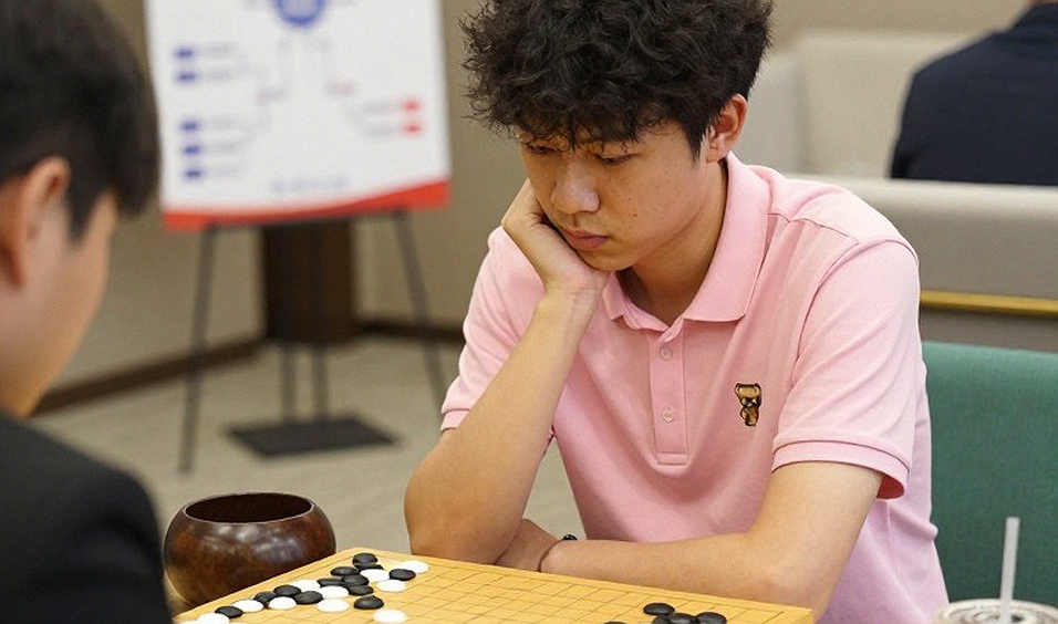 ChessBase Magazine #225: प्राग के 27 मिनिएचर, चार विश्लेषक और एक एडिटोरियल चयन का हिसाब