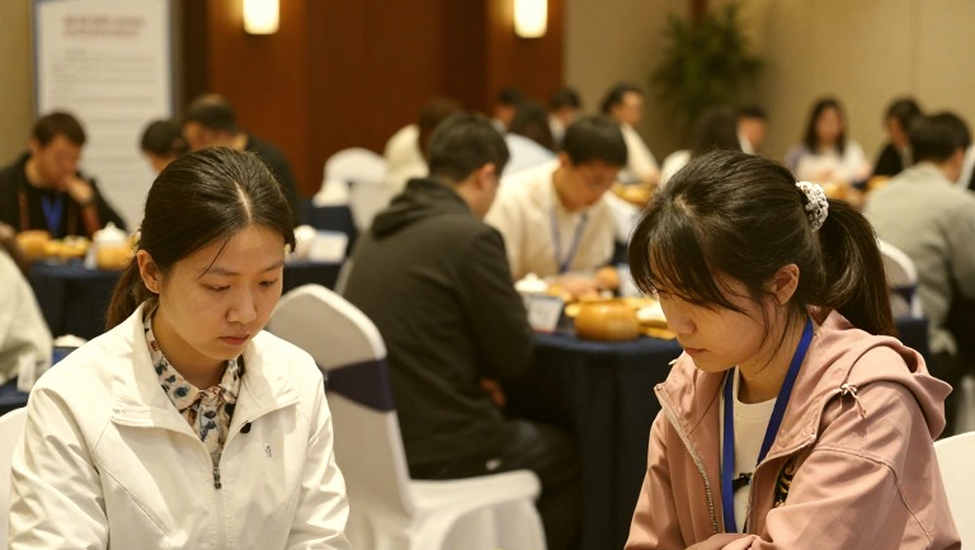 Chess World and the Rising Dominance of Online Courses: IM Valeri Lilov's New Series in Discussion