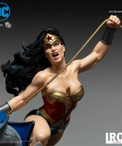 Wonder Woman Vs Darkseid Diorama 1/6 – DC Comics By Ivan Reis Iron Studios